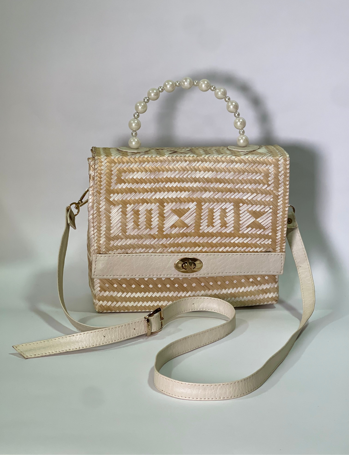Natural fiber and leather bag