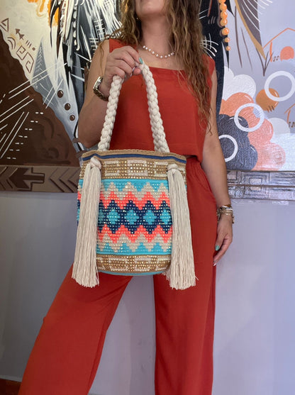 Bolso wayuú trenza diseño pedrería 29x29